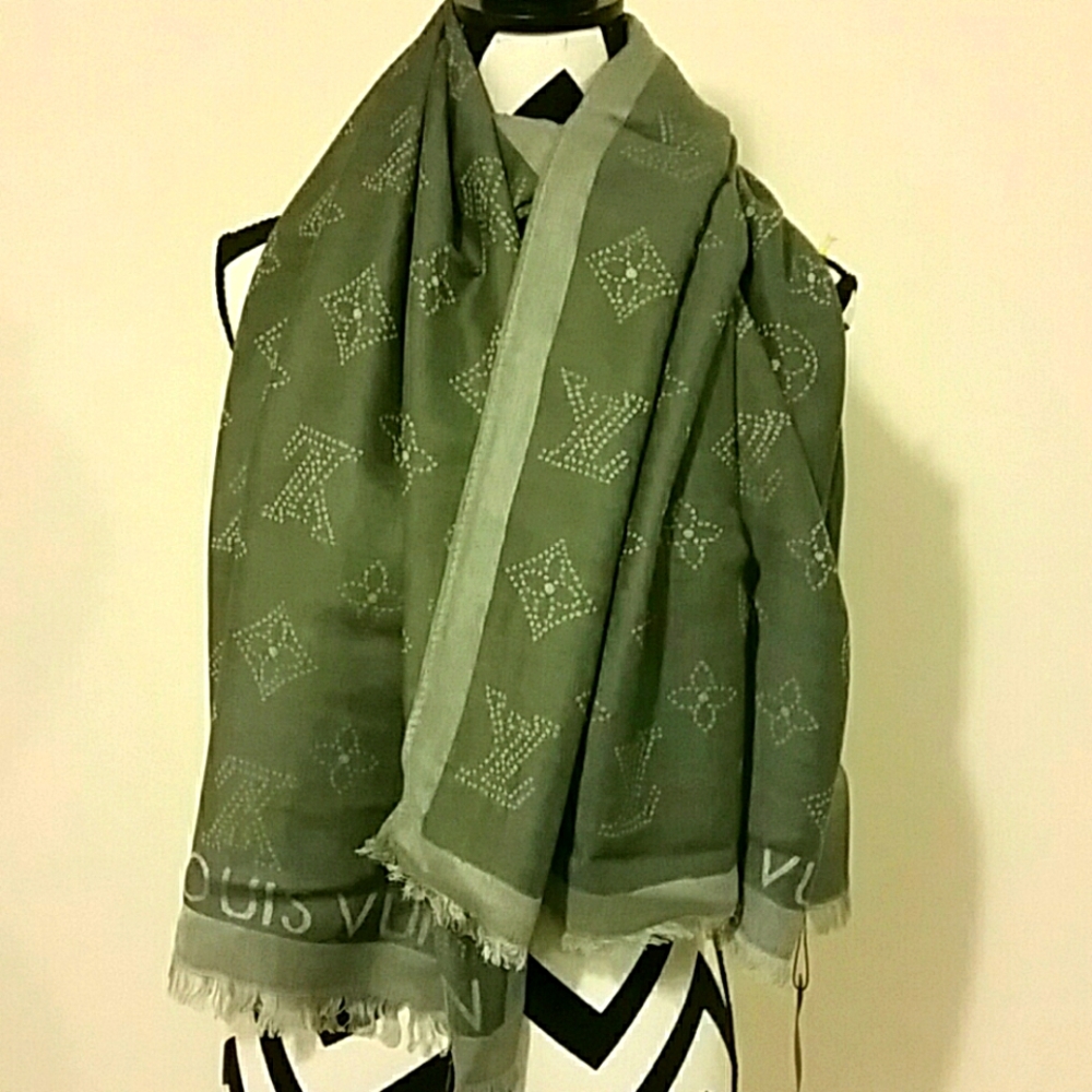 large gray wrap - Picture 3 of 5